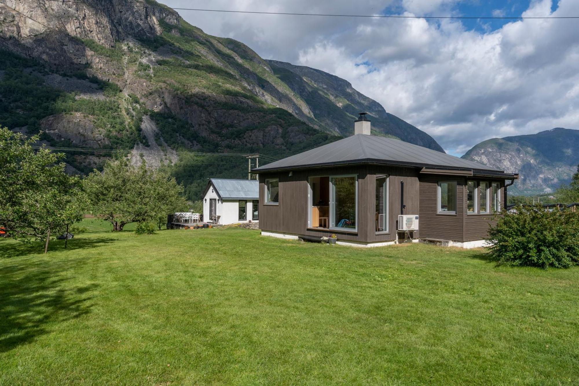 Jordeplegarden Holiday Home - Part Of A Farm - Two Buildings - Close To Flam Lærdalsøyri Dış mekan fotoğraf