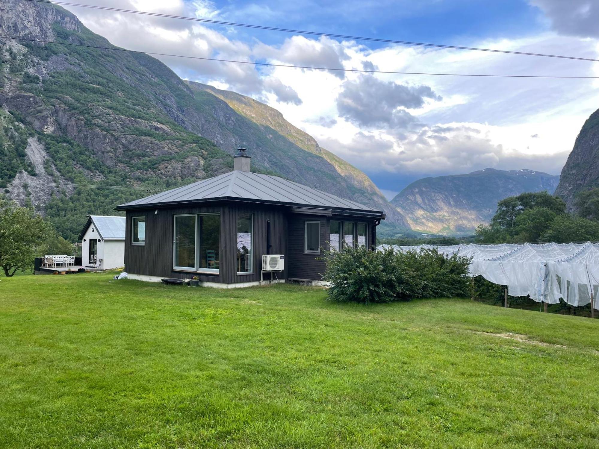 Jordeplegarden Holiday Home - Part Of A Farm - Two Buildings - Close To Flam Lærdalsøyri Dış mekan fotoğraf
